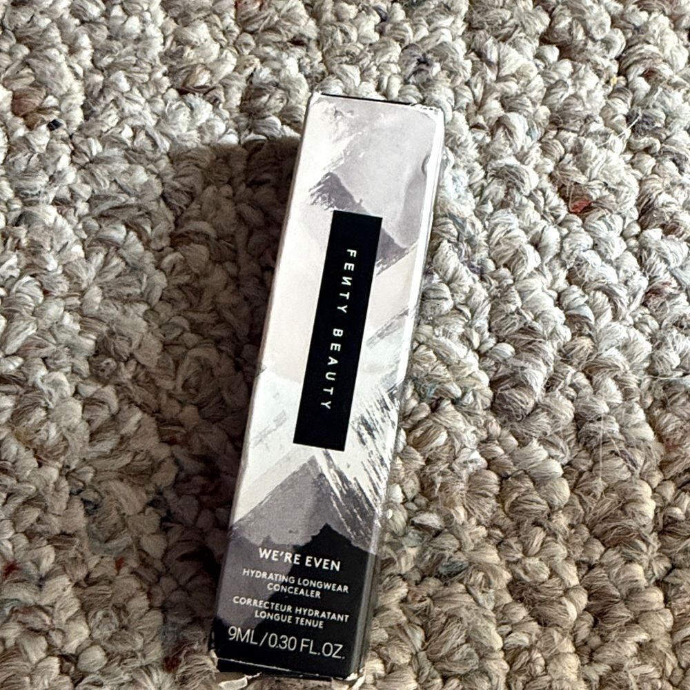 NEW Fenty Beauty We’re Even Hydrating Longwear Concealer- 390C Cool Undertones
